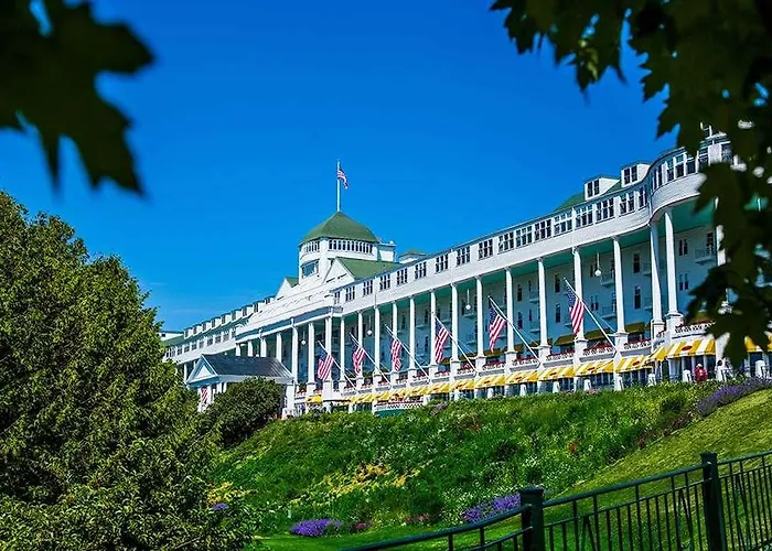 Mackinac Island Golf hotels