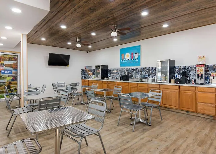 Broken Bow Beach hotels