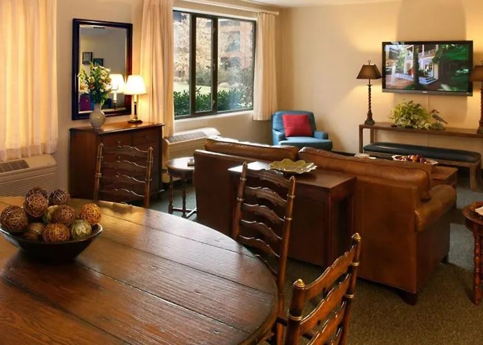Williamsburg Resorts and Hotels with Waterparks