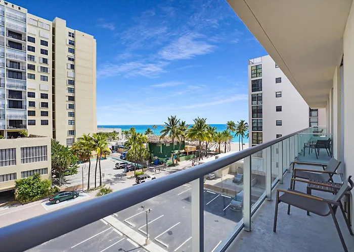 Vacation Apartment Rentals in Hollywood