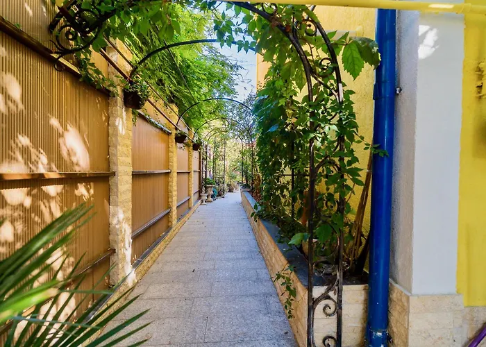 High-End 3Br Apartment - Private Garden, Terrace & Bbq