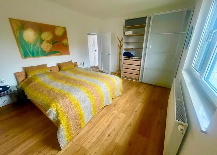 Villa In Vienna In Perfect Situaton Near Vic And Donau Park With Pool And Private Garden Sleeps 4 With 2 Bedrooms, Kitchen And Livingroom And Bath And Private Parking