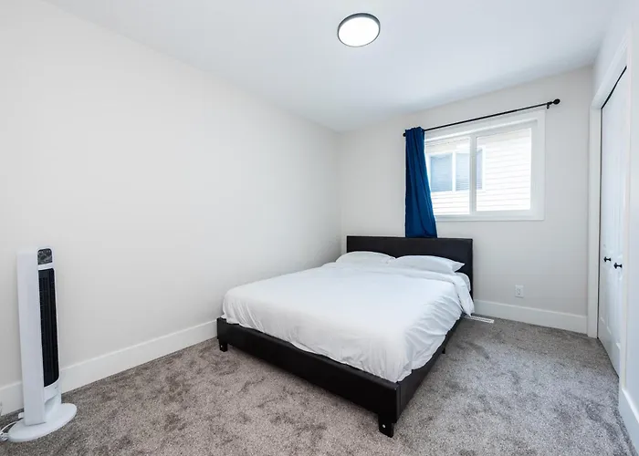 Valley Villa Spacious 5Bd Getaway! Sleep 12, 1Hr To Banff, 40 Mins Canmore, 5 Mins To Winsport & Olympic Park