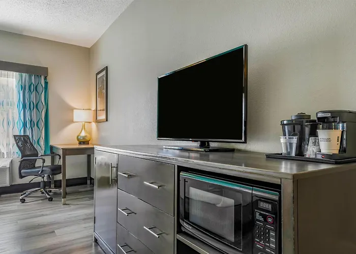 Batavia Hotels