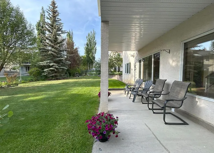 Luxury Bungalow In Nw Calgary