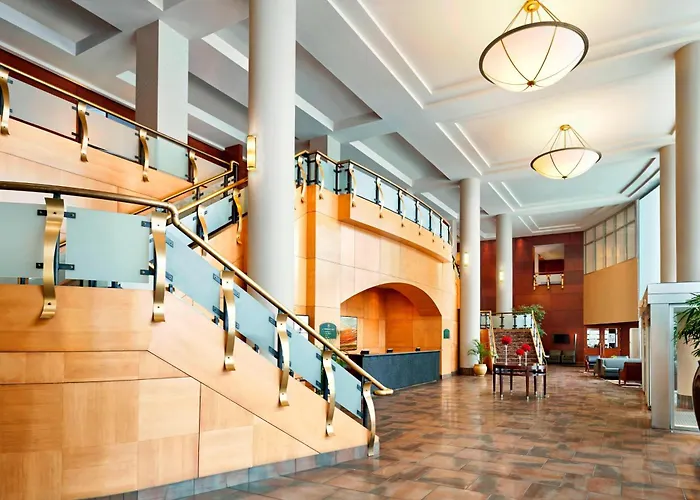 Calgary Resorts and Hotels with Waterparks