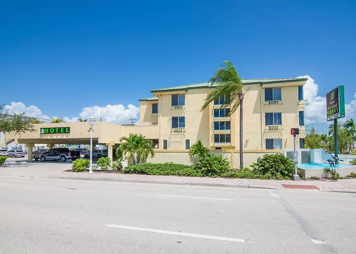 Naples City Center Hotels
