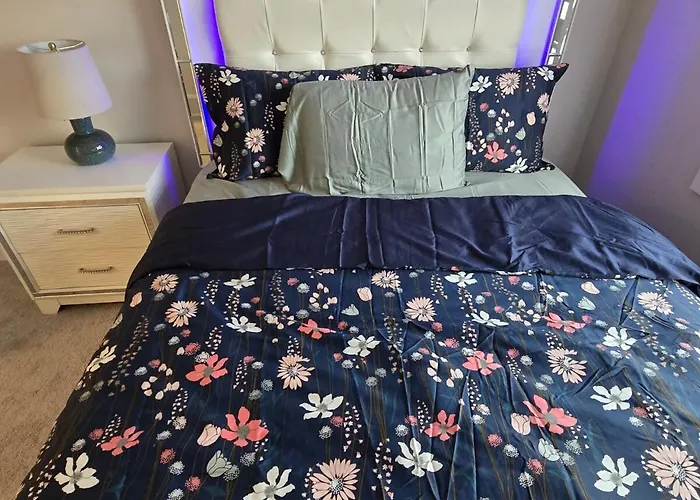 Cozy Comfort Homestaed-Near Airport