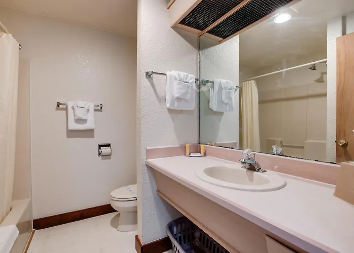Rockaway Beach Golf hotels
