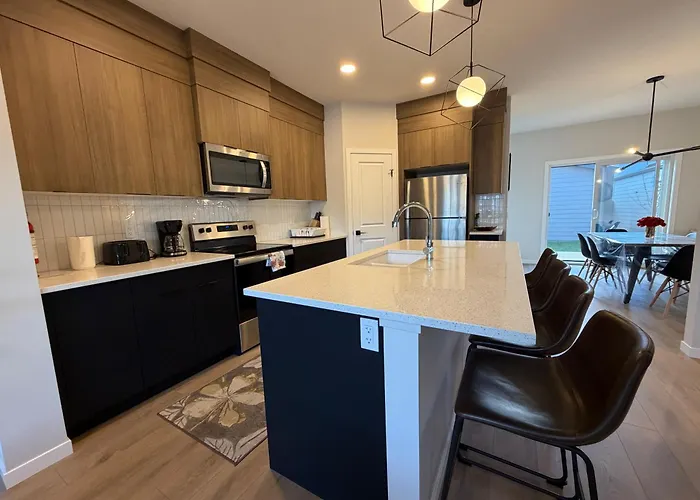 Beautiful New House In Alpine Park, Calgary