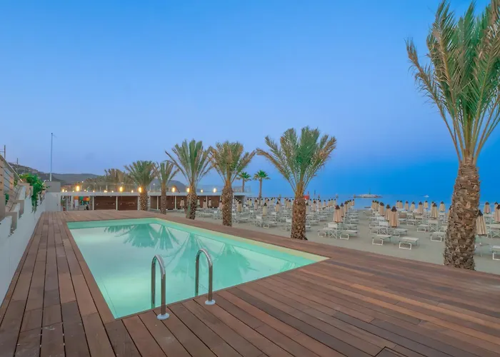 Hotel sulla spiaggia a Loano