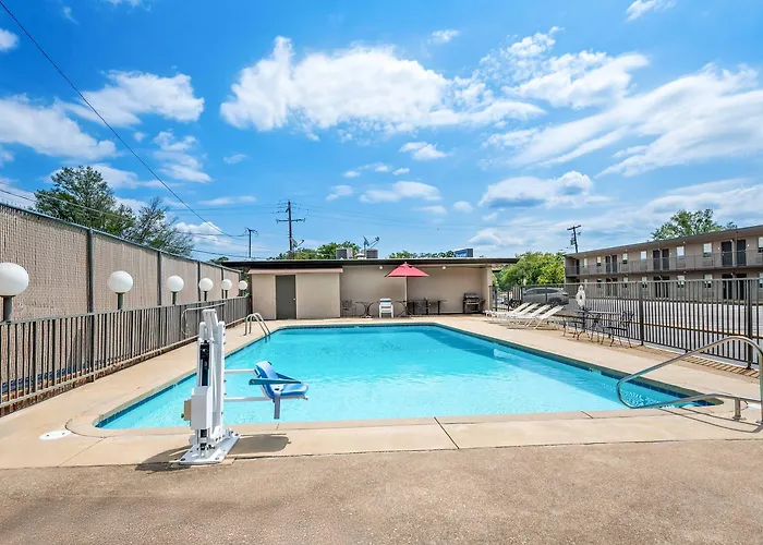 Hot Springs Resorts and Hotels with Waterparks