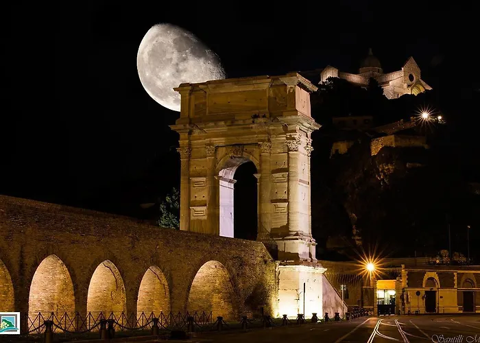 Hotel sulla spiaggia a Ancona