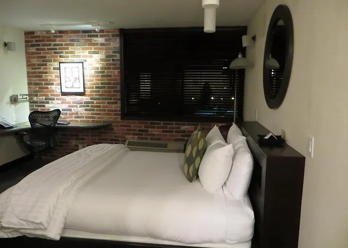 Peoria City Center Hotels